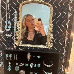 Meet your Posher, Jasmin